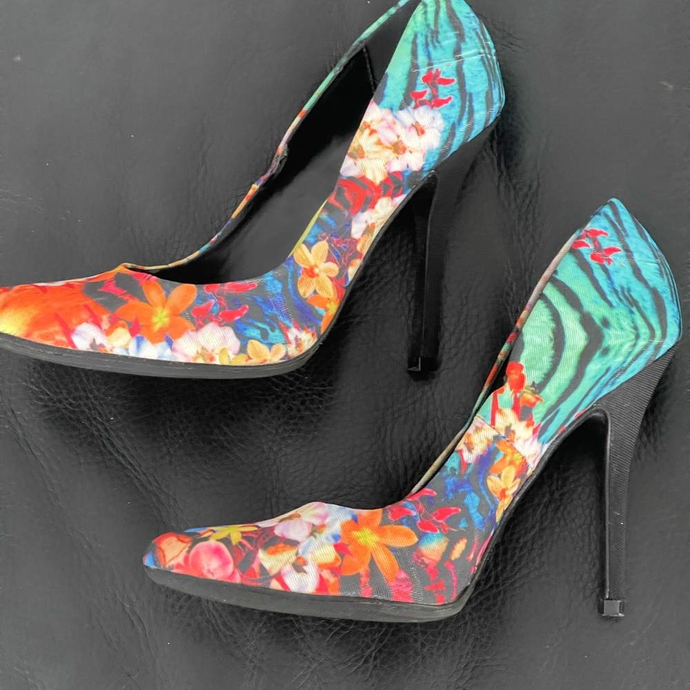 COPY - Also floral print fabric pumps!! - Picture 5 of 5